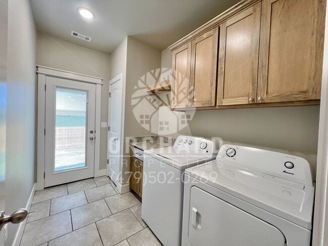 Building Photo - 544 Bradford Dr