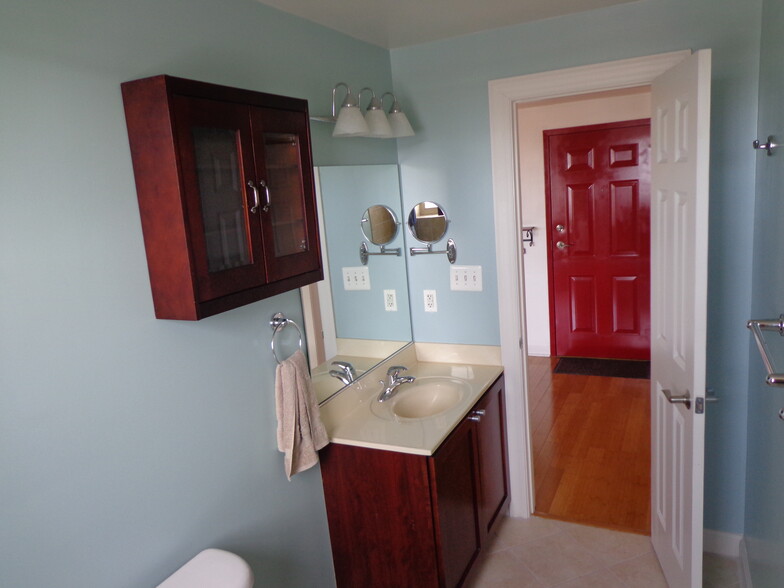 Bathroom - 1417 Newton St NW