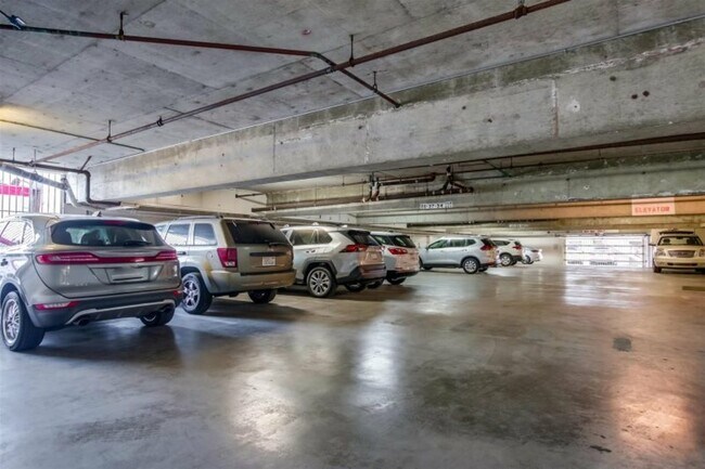 Building Photo - 725 Redondo Ct