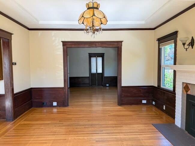 Building Photo - Charming 2-bedroom, 2-bathroom Burlingame ...