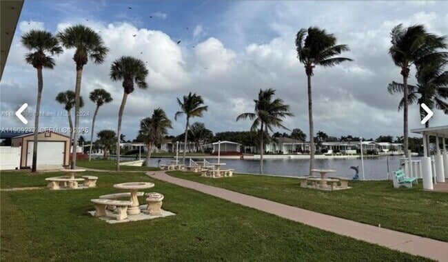 Building Photo - 5470 SW 25th Way