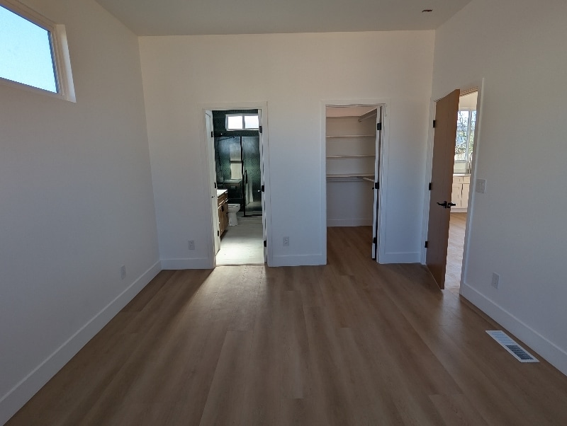 Building Photo - 3036 Greenwood Dr