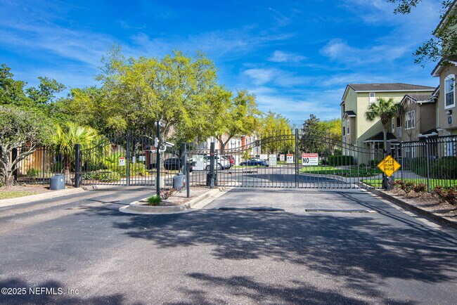 Building Photo - 10075 Gate Pkwy