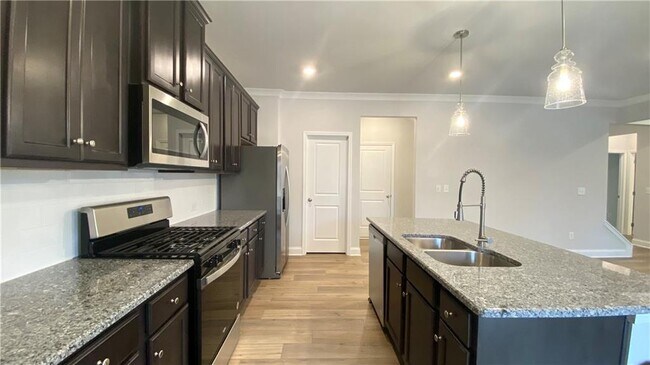 Building Photo - 4587 Silver Oak Dr SW