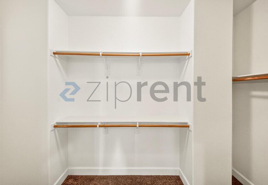 Building Photo - Unit