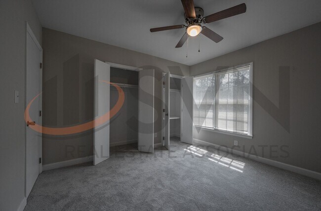 Building Photo - 237 Bridgefield Pl