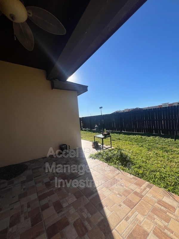 Building Photo - 312 Kika De La Garza St