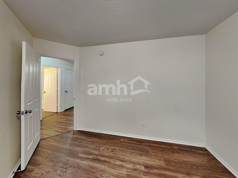 Building Photo - 10453 E Haymarket St