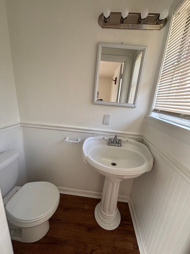 Building Photo - Shady Grove