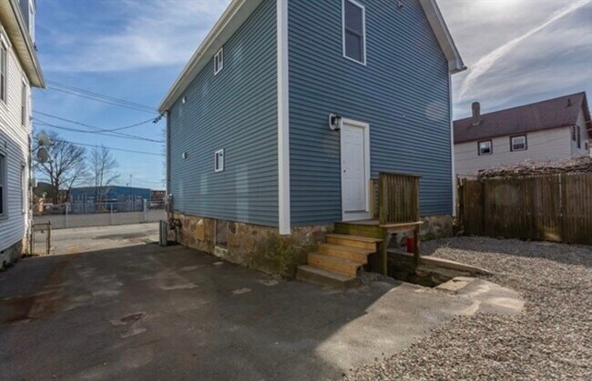 Building Photo - 31 Hicks St