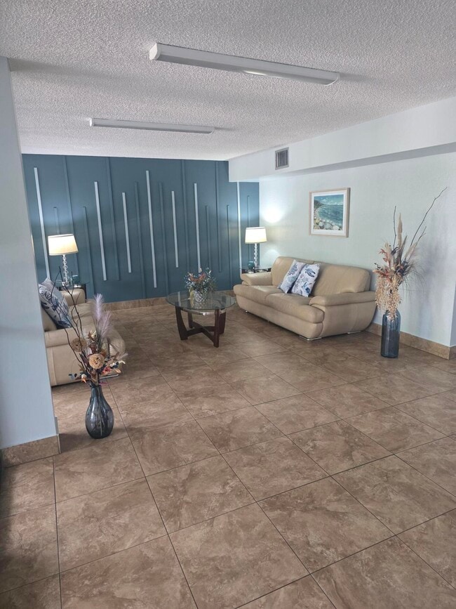 Building Photo - 2731 Taft St