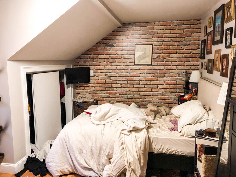 Building Photo - 23 Saint Lukes Rd