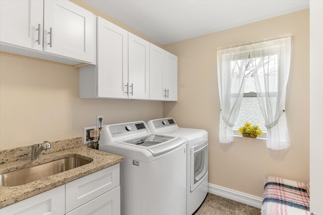 Building Photo - 37440 Curwood Dr