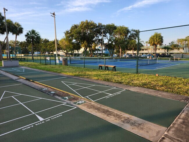 Building Photo - 345 Capri Blvd