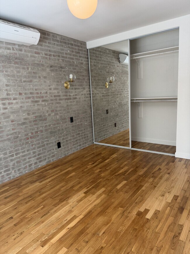 Building Photo - 821 Westmount Dr