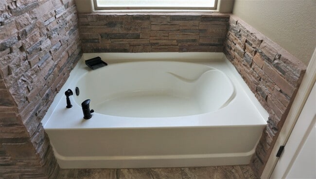 Building Photo - 3359 Zion Ct