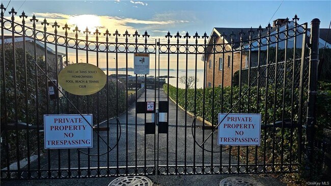 Building Photo - 289 Davenport Ave