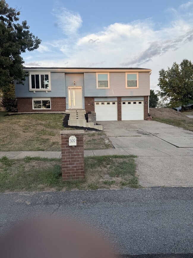Building Photo - 500 Meade Dr