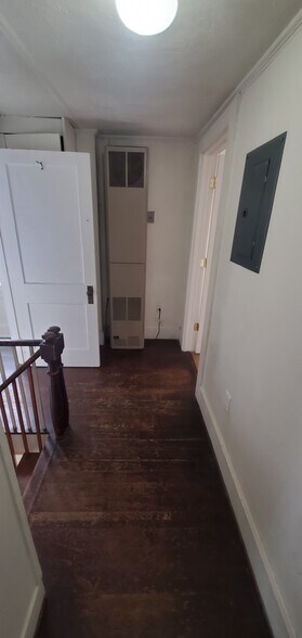 Building Photo - 18 Main St