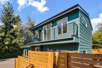 Building Photo - Fresh AIR CONDITIONED Arbor Lane Beauty!