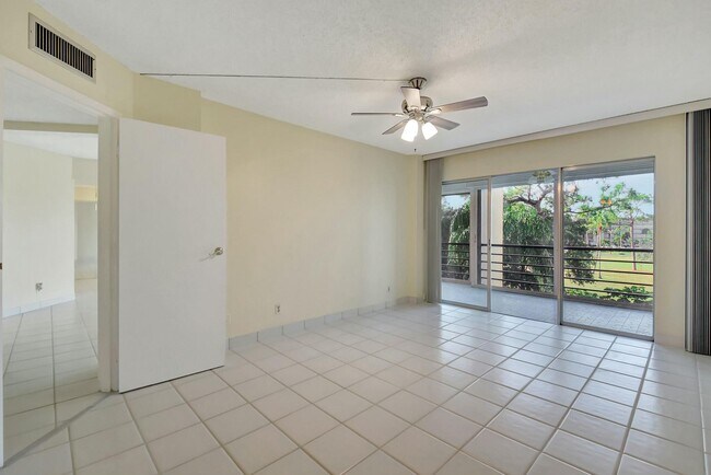 Building Photo - 3810 Via Poinciana