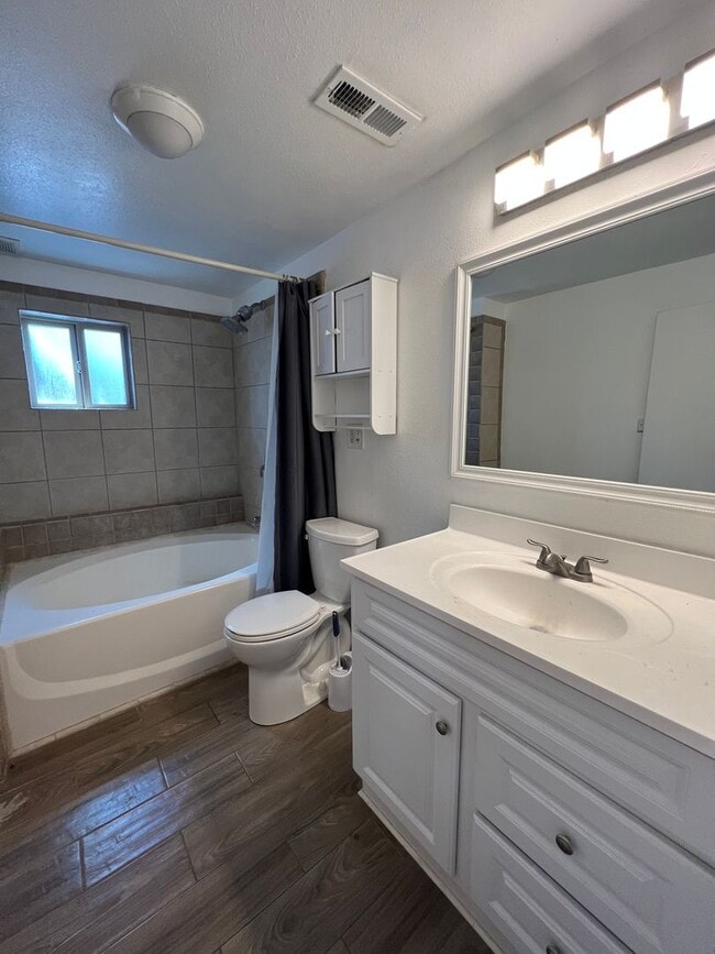 Building Photo - Dog Friendly Home in Heber!