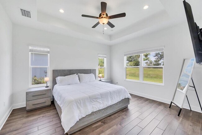 Building Photo - 10108 Hammock Brook Dr
