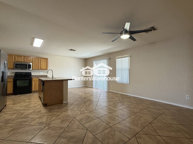 Building Photo - 2607 S 71st Dr