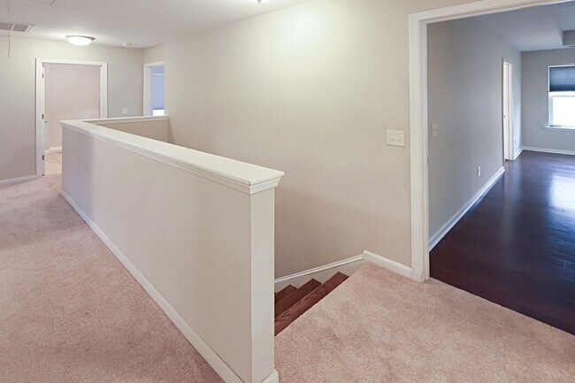 Building Photo - Stunning & Spacious 4 Bedroom Home in Highland Falls Community