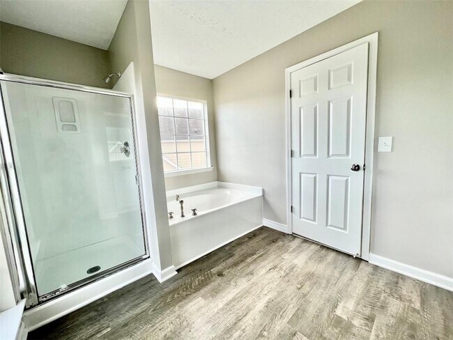 Building Photo - 2312 Oak Glenn Cir