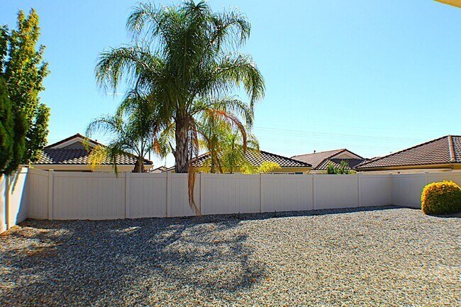 Building Photo - Resort Style Living In Lovely Solera Oaks