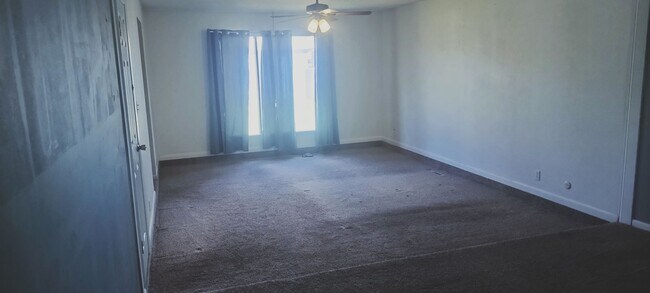 Building Photo - 3 Bed 2 Bath Home!