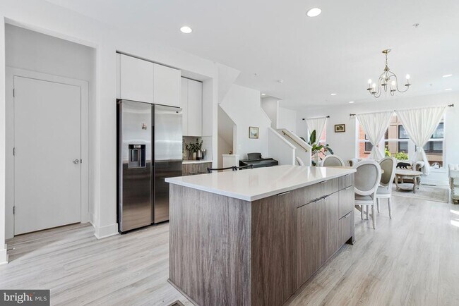 Building Photo - 40 Mural Walk NE