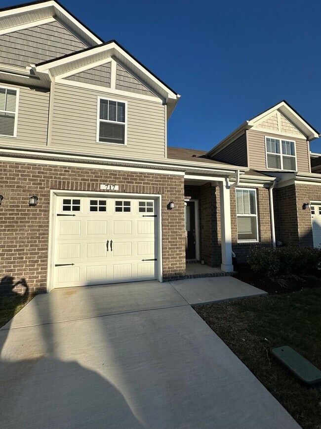 Building Photo - For Lease - 3 Bed, 2.5 Bath, 1846sqft Townhome, Lebanon