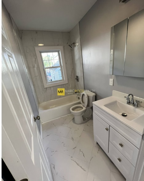 Building Photo - 12 Lawrence St