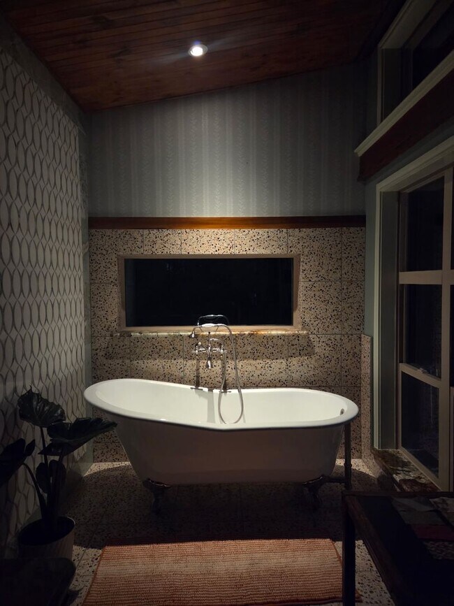 Building Photo - Custom built condo! Country Living! Offered unfurnished OR furnished!