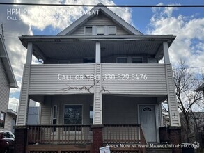 Building Photo - 2 Bedroom First Floor Duplex Available Now!