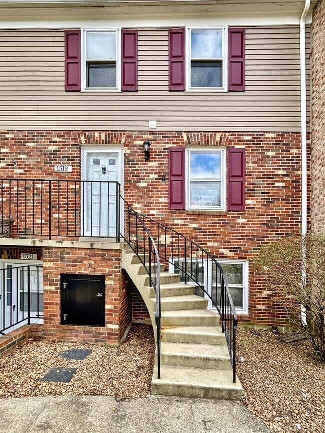 Building Photo - 1519 Sargeant Ct