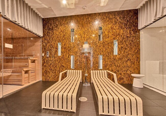 Building Photo - 2000 Metropica Wy