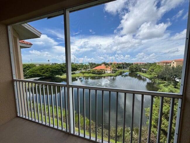 Building Photo - 2 bedroom 2 bathroom Condo in Terraces at ...