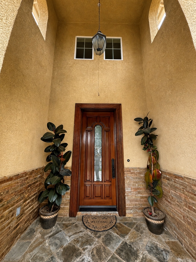 Building Photo - Spacious 5 Bedroom Home in West Oxnard's Desirable Winfield Community