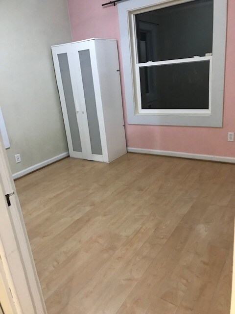 Building Photo - 208 B St