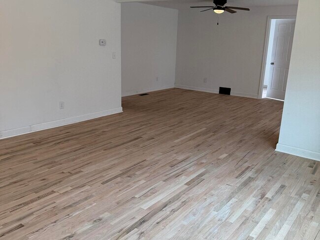 Building Photo - 810 4th St
