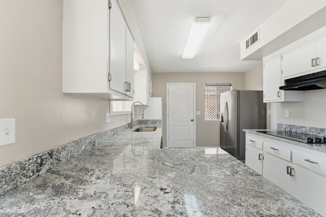 Building Photo - Resort-Style 55+ Living in the Heart of Sun City – Freshly Updated with Bonus Arizona Room & Priv...