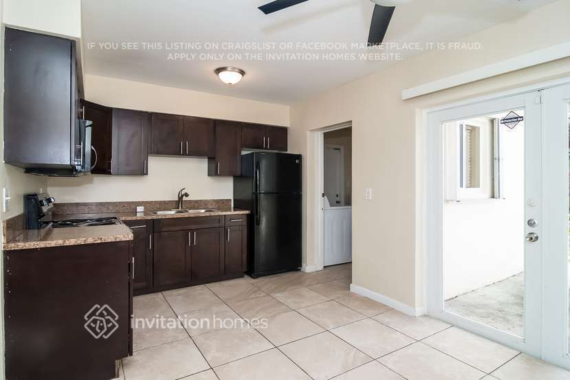 Building Photo - 5811 SW 54th Terrace