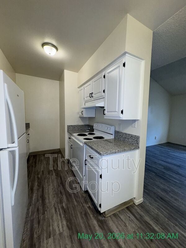 Building Photo - 1432 W Elowin Ave