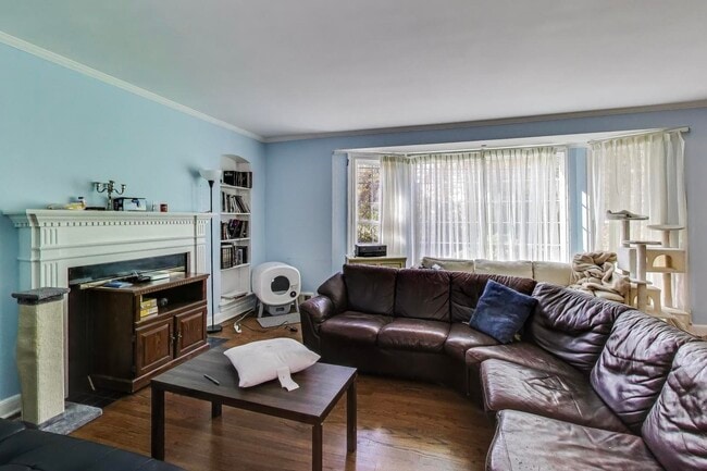 Building Photo - 4350 Bobolink Terrace