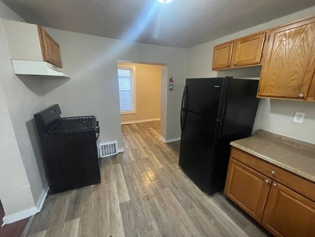 Building Photo - 3BR/2B house with backyard ($350 Move-in f...