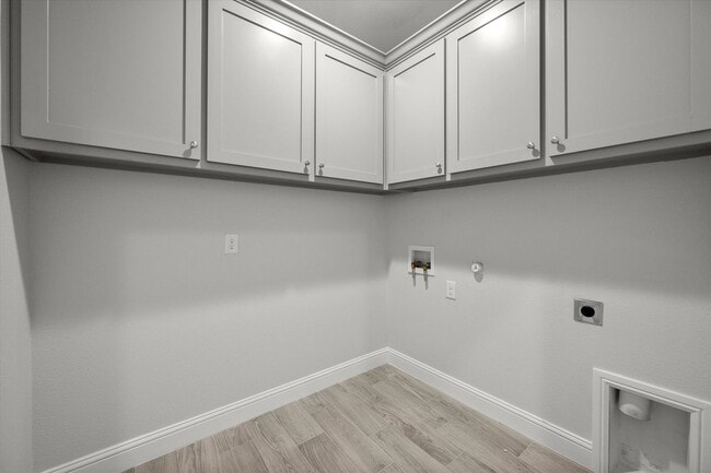 Building Photo - Brand New Luxury Townhouse in West Arlington