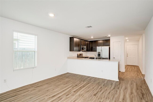 Building Photo - 275 Mica Trl
